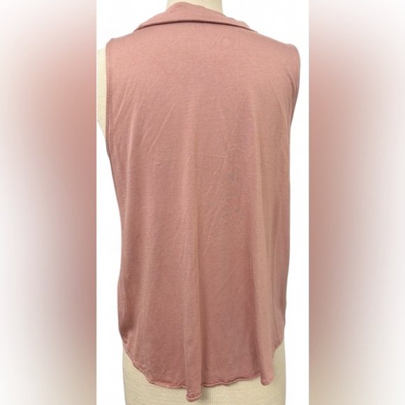 Banana Republic Blouse Sleeveless Scoop Neck Blush Soft Cloth Top Women’s Size M - Picture 2 of 3